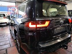 تۆیۆتا لاند کروزەر